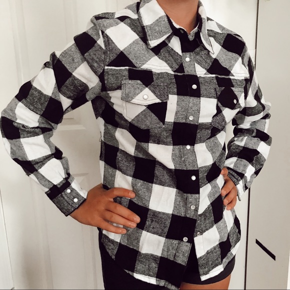 Urban Groove Tops - b&w flannel 🤍🖤